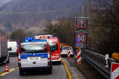 Muehlhausen: Unfall mit Lkw und Pkw auf A8 kurz vor AS Muehlhausen